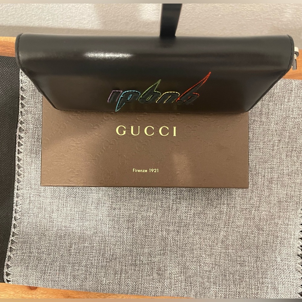 18. Gucci Black Blade Zip Around Wallet - Picture 8 of 12